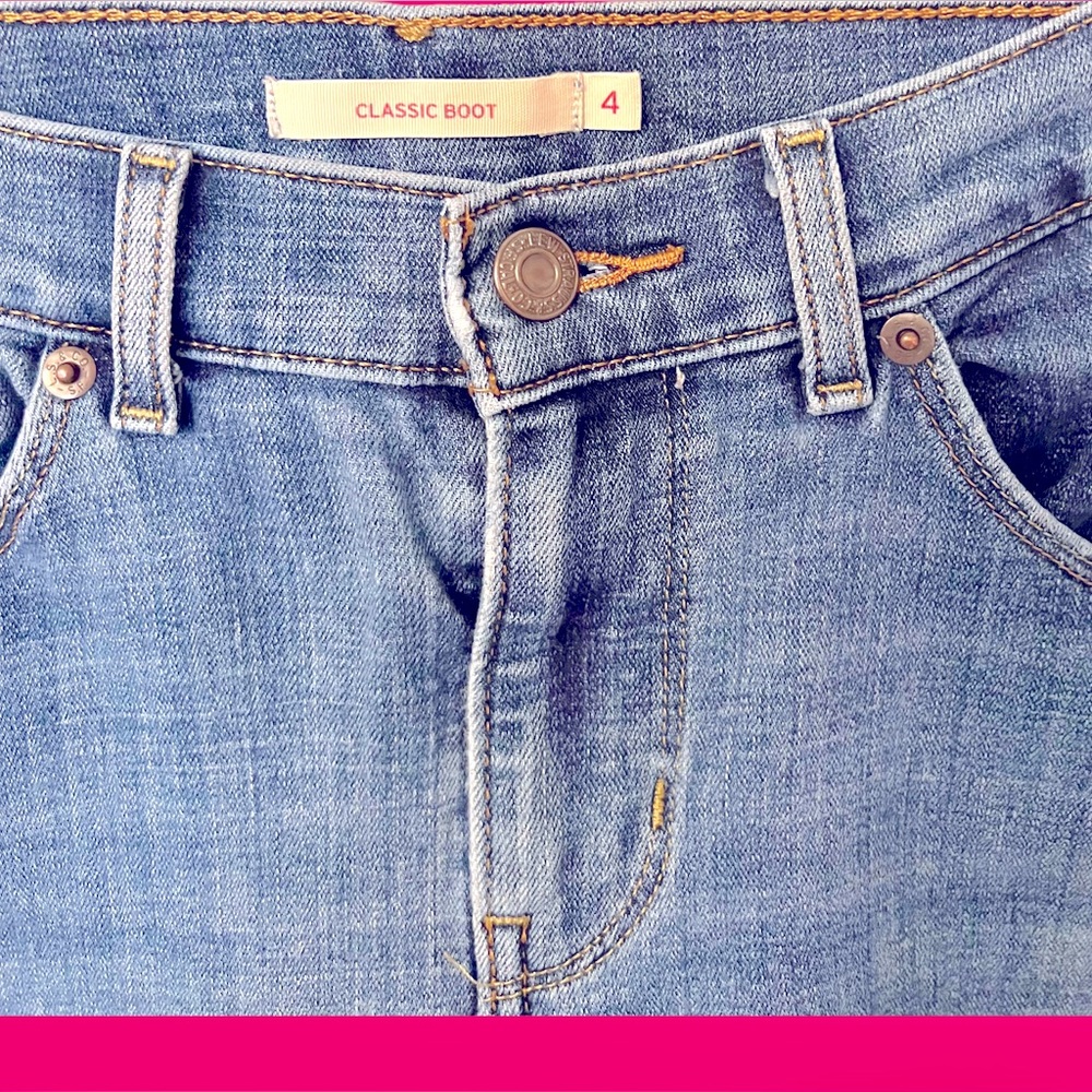 Levi's Classic Boot Cut Women Jeans Size 4 Regular Gently Used.